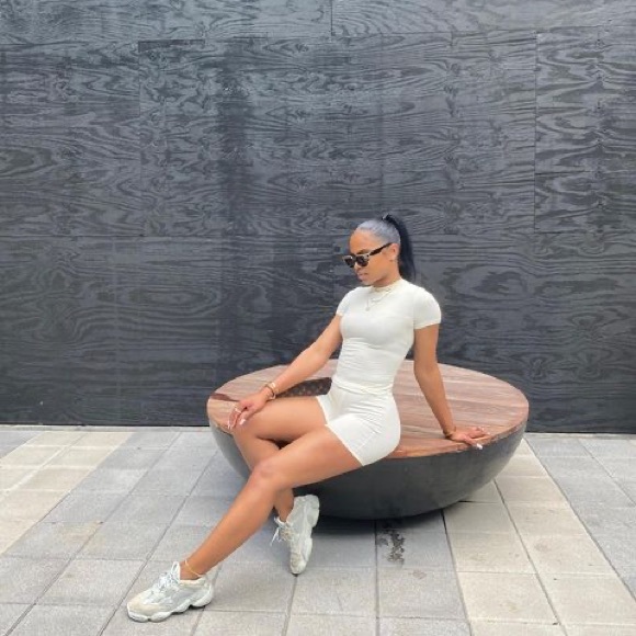 SKIMS Bone Cotton Jersey Tee - Picture 3 of 9